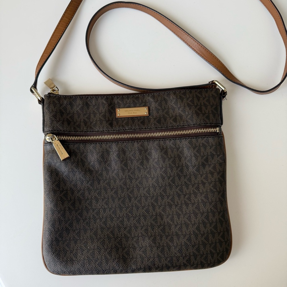 Michael Kors Signature Bedford Logo Flat Crossbody Bag (Brown)